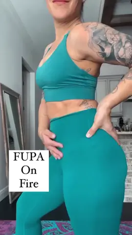 FUPA on fiyahhhhh 🔥🔥 here are five exercises to torch your entire abs including the lower portion 👀  Complete this workout by doing 20 reps per move followed by 4 sets. Shop my home workout guides by clicking the link inside of my bio.  #fupa #fupalicious #fupaworkout 