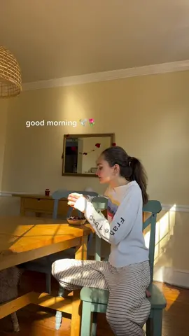 a peaceful morning with the windows open #morningroutine #coffeetiktok #breakfastideas #breakfast #eatwithme #oatmeal #routineaesthetic 