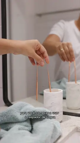 Pra que serve o raspador de língua de cobre? Você já experimentou?  #higienebucal #raspadordelingua 