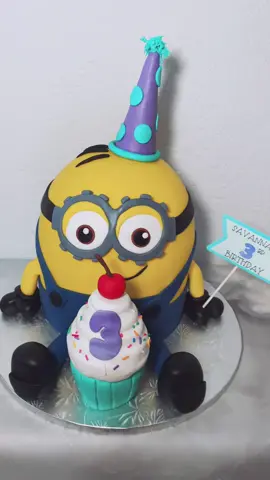 *adds to list of favorites*  #minions #minioncake #birthdaycake #cakedecorating #southfloridacakes 