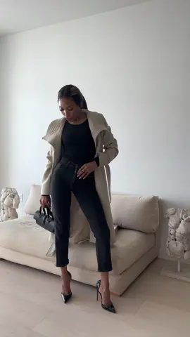Styling my long coat from @Aritzia #backtobasics #minimalchicstyle #stylinglongcoat #neutraloutfit #fashioninspo #fashiontiktok