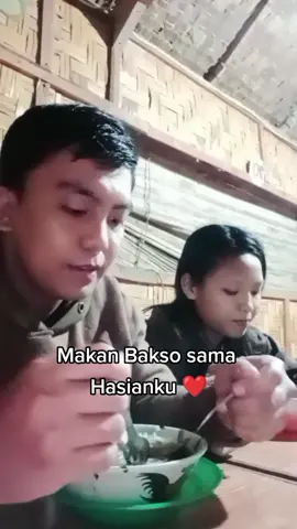 Makan bakso sama Hasianku ❤ @Febri Suryani Suryan #anaktuhanyesus 