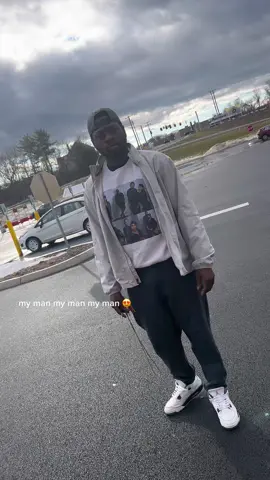 I didn’t even realize he had that sweatshirt on likeee 😍😍😍 #mymanmymanmyman #blackcouplesoftiktok 