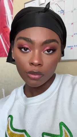 obsessed with this look sorry not sorry • #makeuptutorial #pinkeyeshadow #fyp #tiffanyglowss #modelmakeup #makeup 