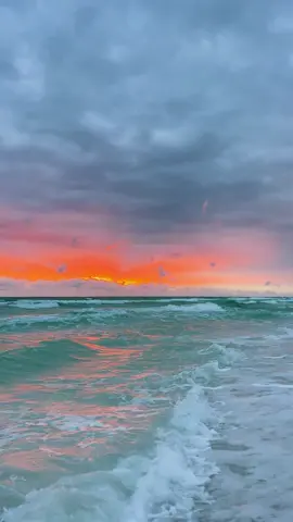calling this place home is a dream. #manifest your #dreams  #fypシ #oceantherapy #ocean #sunsetaday #beachtok #goldenhour #aesthetic #foryou #sunset #cloudy #sunsets #chasingsunsets #Home #oceanview #florida #sky #trending #viralvideo 