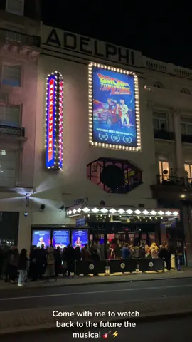 I can confirm… it’s works, it works!  #bttf #westend #londontheatre  #delorean #martymcfly #timetravel #scifi #backtothefuture #timemachine