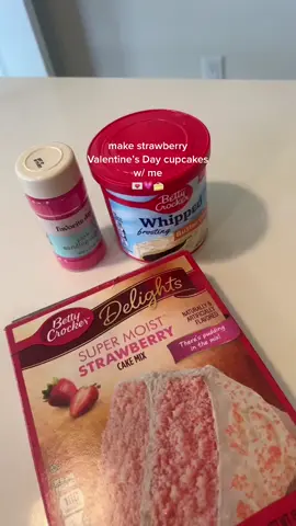 MY WEAKNESS #ValentinesDay #valentinescupcakes #cupcakes #BakeWithMe #strawberrycupcakes 