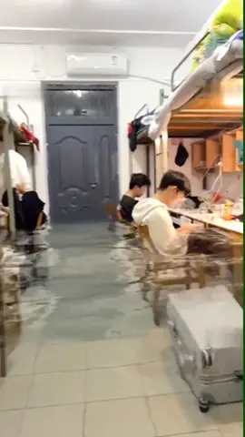 What happened here?#water #room #funny #usa #cool #viral #creative #ideatimes #foryou #fypシ 