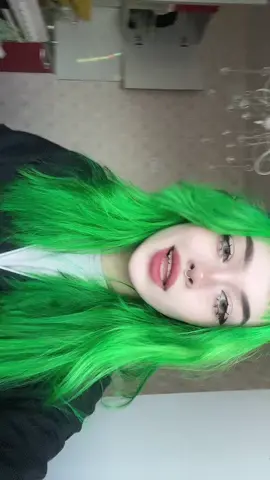да мне пофФик че ей там нрафФ х)) #бебрина #зеленаяхуйня 