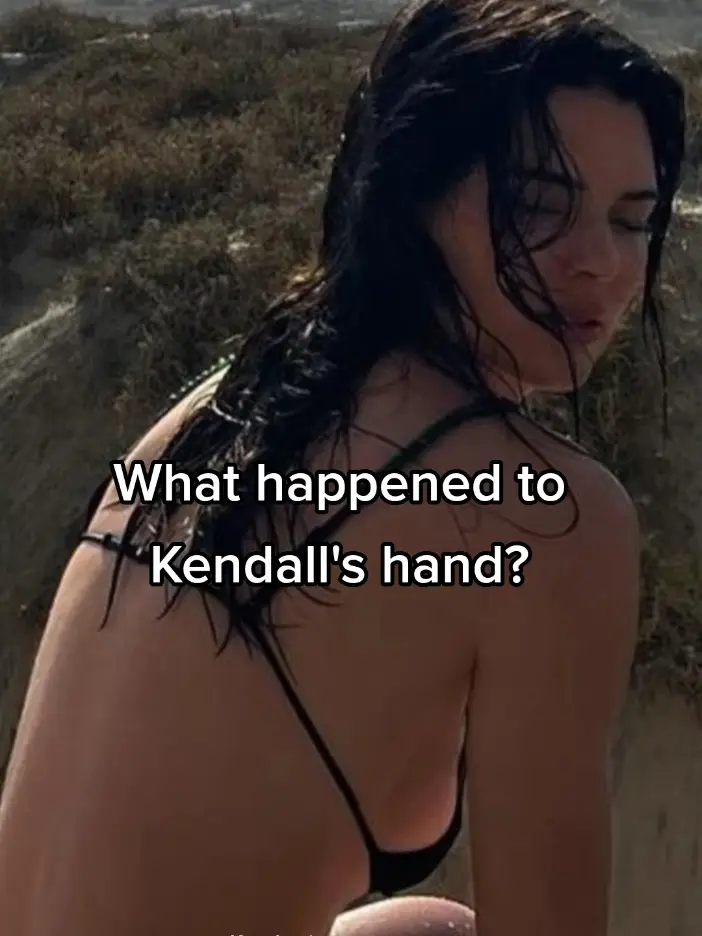 Kendall Jenner posts alleged creepy photoshop fail. why do the Keeping Up with the Kardashians girls feel the need to digitally enhance their figures when they’re already so fit? #kendalljenner #kendalljennerfunnymoments #celebrity #celebrities #photoshop #instagramreality #instagramvsreality #facetune #keepingupwiththekardashians #jenner #jenners #model #instagramfilters #beautystandard  #beautystandards #kendall 