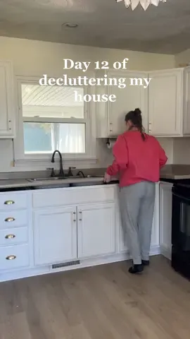 😅😅😅😅 #decluttering #declutterwithme #houseremodel #kitchenmakeover #kitchenremodel #diyprojects #declutteryourlife #declutterchallenge #sahm #momoffour #sahmof4 #DanceWithTurboTax #momcontent 