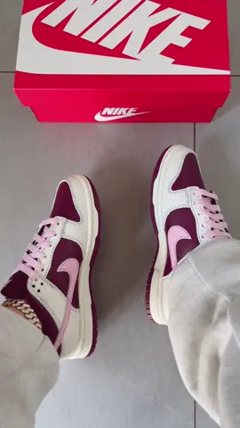 Happy Vday🫶💘 #vdaydunks #dunks #nike #sneakers #ValentinesDay 