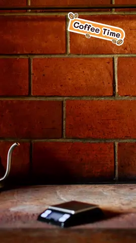 Something is brewing... Try it yourself 🥰 Video by Eva Bronzini. #jewelcoffee #brewing #breaktime #coffeebreak #brewcoffee #chemex #v60  