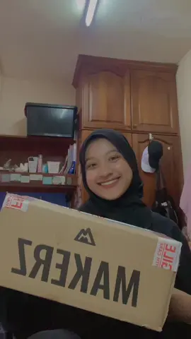 finally got my dream shoes !! #makerzmalaysia #unboxingshoes 