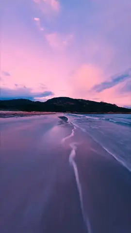 Someone, somewhere, at the right time, and everything makes sense ✨ . . . #fpvcinematic #fpvpilot #seascapes #sunsetlover #sunsetbeach #beachvibes #loversoftheredsky #corsica 