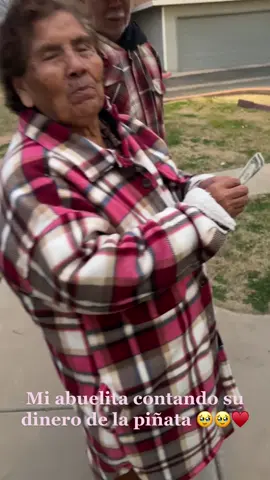 Mi abuelita 🥹🥹#fyp #abuelita #piñata #icanbuymyselfflowers 