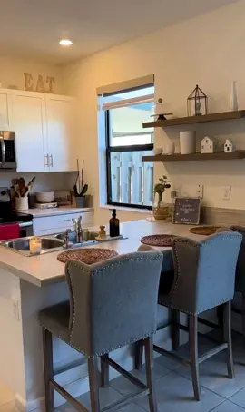 I wish it was this fast to get a clean kitchen⏲️ This is the most used space in my home and I feel like I live my life washing dishes and cleaning up🥵 Let me know ⬇️ how you keep your kitchen clean 🧼  • • • Ojalá fuera tan rápido la limpieza de cocina⏲️ Este es el espacio que uso mas frecuentemente en mi casa y siento que vivo lavando platos y recojiendo🥵 Déjame saber ⬇️ como usted mantiene su cocina limpia🧼 #bermfarmhouse #mykitchen #myhome #micasa #kitchenorganization #modernfarmhouse #farmhousestyle #farmhousekitchen #cocina #kitchencleanup 