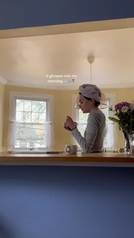 back on my podcast game #morningroutine #slowmorning #eatwithme #breakfast #morningcheer #morningboost #morningcoffee #coffeetime #routineaesthetic #routine #breakfastideas 