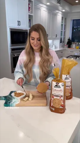#ad I loooove trying different toppings on @quaker rice cakes lately - especially peanut butter and bananas on the Caramel Flavor Rice Cakes. It’s giving all about that BASE! 😉Teach me and tag me in more rice cake recipes. 🍌💕#QuakerRiceCakes 