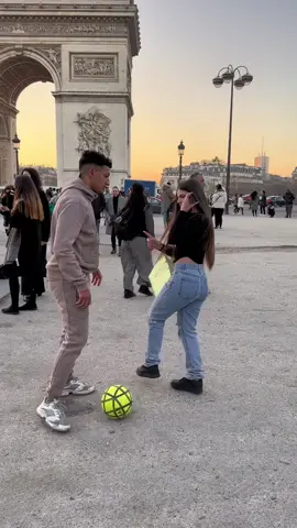 Elle a pas aimée 👀  .- #paris #mdr #ferjanisafi #football #viral #drole_videos 