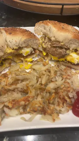 Breakfast Sandwich with Homemade Hashbrowns!#cookwithme #letscook #breakfast #yummy #fyp #spinningdishes #itsdelicious 