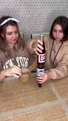 Double bottle 🍼 Lifehack for those who can’t open one bottle 😂 #туториал #tutorial 