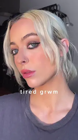 sleepy grwm 😴 wasn’t feeling so great so fake it until you make it right. #artist #lilyrosedeppmakeup #makeuptutorial #grwm #easymakeup #editorialmakeup #blacksmokeyeye #goingoutmakeup 