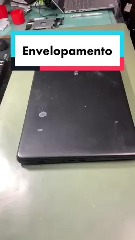 Carcaça da tela estava com manchas e arranhada, envelopamos e ficou com aparência de novo #notebookbarato #topnotebook #lippaotec #dicadeinformatica #envelopamento 