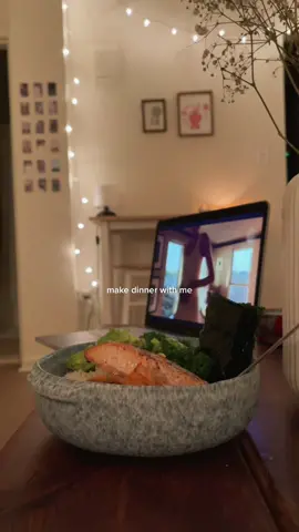 Salmon for dinner tn 🌙 . . . #salmonrice #salmonrecipe #salmonbowl #salmonricebowl 