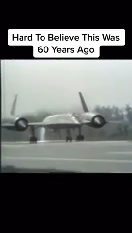 Yeet #sr71blackbird #sr71  #history #aviation #aviationhistory #pilot #flying #plane #airplane #jet #incredible #fypシ #fyp #airbase #takeoff 
