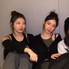it's look cute when they're in synchronize, ningrina twins 👯‍♀️ #ningning #karina #aespa 