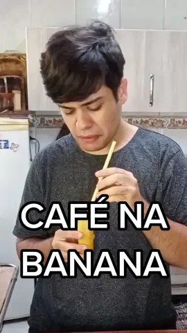 fazendo café na banana da @dina_kalanta . #Vlog #icedcoffee #kalanta 