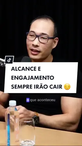 Seu alcance e engajamento bruto estão caindo?  Pode ser por causa do ciclo de vida e concorrência das plataformas de mídias sociais. Mas, lembre-se de que a taxa de engajamento é proporcional ao seu alcance e continua dizendo se você fez um bom conteúdo ou não. No entanto, não seja mais um na multidão, afetada pelo crescimento das mídias sociais e concorrência. Destaque-se e cresça alheio ao algoritmo. Para conteúdo bom sempre há alcance e engajamento. Sempre há espaço. Concorda? Recorte do Podcast @joel_jota  #midiassociais #redessociais #marketingdeconteudo #marketingdigital #gestaoderedessociais #gestaodemidiassociais #influenciadoresdigitais #influenciadoradigital #trafegoorganico 