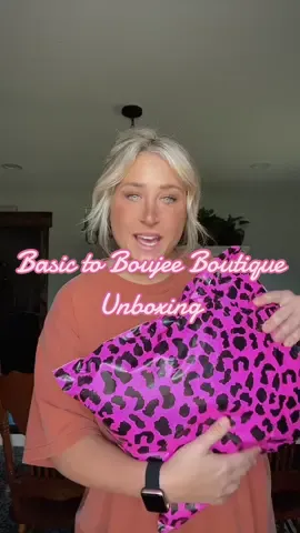 Unboxing @basictoboujee #haul #unboxing #graphictees #morganwallensweatshirt #morganwallen #cowboykiller #budwesier 