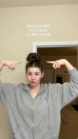 the curls are back! #curlyhair #hairroutine #hairstyles #haschaksisters #straighthair #hairtok 