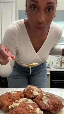 Three things I love about @jordanramsy   1. Her chicken tenders make me weak in the knees  2. Her editing skills are 🔥🔥🔥 3. Her pasta recipes are next level 👸🏾 Head to her page for this garlic parmesan chicken tender recipe & so much more @jordanramssy  1 cup buttermilk  ¼ cup pickle juice  All purpose seasoning  2 cups flour  1 tbsp all purpose seasoning  1 tsp garlic powder  1 tsp onion powder  1 tsp cayenne  ½ tsp pepper  1 tsp garlic and herb seasoning  Sauce  1 stick butter  ⅓ cup grated parmesan  2 tbsp parsley  1 tsp garlic powder  Minced garlic #garlicparmesan #garlicparmesantenders #friedchickenthighs #chickenthighs 