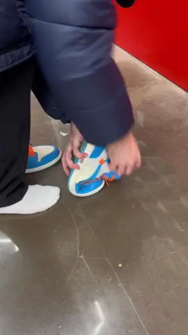 He mess his OFF-WHITE 🤦🏻‍♂️ #offwhite #customer #kickclusive #fyp #dripscan #parati #elalfaeljefe #jordan1 