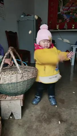 Are your children as naughty as this child ?😂#chinese #fyp#cutebaby #interesting #funny 