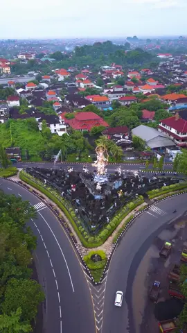 Titi Banda, a place where art meet the culture. #dronephotography #balitravel #balitour #whattoseeinbali #bali #wonderfulindonesia 