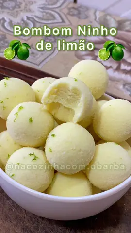 Bombom Ninho de Limão com apenas 3 ingredientes, nem no fogo vai! Só misturar e tá pronto! receita super fácil para aqueles momentos de vontade comer doce e queremos alguma coisa fácil e gostosa. Ingredientes: 200g de leite em pó  200g de leite condensado  1 envelope de suco de limão (dependendo da marca do leite condensado e do leite em pó pode dar diferença, as vezes pode necessitar de um pouco mais de leite em pó) Agora totalmente OPCIONAL! Passe os docinhos nessa mistura  2 colheres de sopa de açúcar  1 colher de sopa de raspas de limão ou a gosto (para saborizar) #bombom #bombomdeleiteninho #docinhos #docinhosdefesta #limao #leiteempo #leiteninho #leitecondensado 