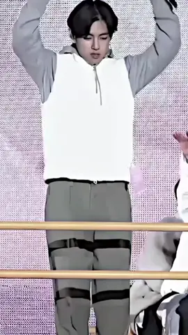 yung twerk talaga🥲🤪 #taehyung #v #taetae🐯 