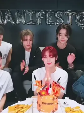 Not Ni-ki blowing the candle with his hand 😭😭 #enhypen #ni_ki 