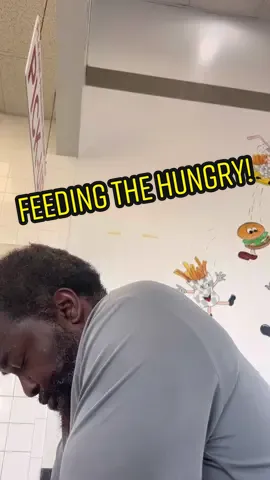 He told me that he hadn’t ate in almost 2 days… 💔 #godsplan #feedthehungry #homeless #outreach #helpothers #spreadlove #giveback #niceguyenterprise  #checkers #rallys #burger #community