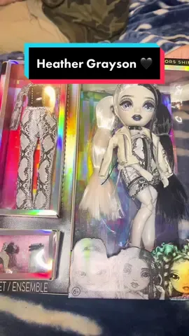 OKAY POP OFF HEATHERRRR 🖤🖤 #rainbowhigh #rainbowhighdoll #rainbowhighdollunboxing #doll #dollunboxing #dolltok #dolltok🎀 #rainbowhigh🌈 #fyp #foryoupage #shadowhigh #shadowhighdoll #shadowhighunboxing #heathergrayson #heather #squishtok #squishtokforyoupage #squishtokfyp #toytok 