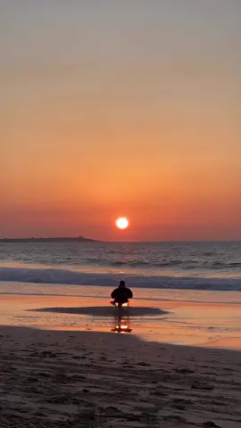 ☆The video depicts a person sitting on a comfortable chair placed on a sandy beach facing the sea. 📷 ☆The sky is painted with a mesmerizing blend of hues, ranging from warm oranges and pinks to deep purples and blues, as the sun is setting on the horizon. 🔥🔥 ☆The gentle sound of waves crashing on the shore can be heard in the background, creating a soothing and peaceful atmosphere.🌅    ☆Overall, the video captures the peaceful and serene feeling of being in nature, specifically at the beach during a beautiful sunset, and encourages the viewer to slow down and appreciate the beauty of the world around us. ☆ ☆ ☆ #photoshoot #india #likes #followback #canon #followers #likesforlikes #fotografia #comment #photographystudio #photographyisart #photographyprops #photographyday #photographyskills #photographytips #photographyindonesia #photographynature #photographys #photographyworkshop #photographylovers #photographylover #photographyislife #photographyeveryday #photographysouls #photographyislifee #photographylife #photographyart  #green #mountains #naturelovers #arte #natural #mexico #fotografia #colombia #spain #foto #naturalezaviva #espa #monta #naturalezamuerta #naturalezapura #naturalezasalvaje #naturalezayvida #naturalezaurbana #naturalezabella #naturalezaenestadopuro #naturalezachilena #naturalezas #naturalezahermosa #naturalezagenerabelleza #naturalezadivina #naturalezaesvida #naturalezamagica #naturalezaargentina #naturalezaverde #naturalezacanaria 