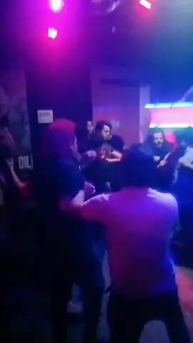 yo ayer me pregunte y esto que es hasta que me comentaron que era esca o algo a si #rock #baile #esca #buenavibrasiempre 