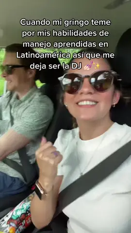 Le gusta más su vida que mis habilidades de manejo 💅🏻🫶🏼 #humor #couplegoals #gringoylatina #metas #peruanaygringo  #passangerprincess #mividaenusa #internationalcouple #viviendoenelextranjero #latinasbelike #latina #latinaenusa #celendipitty 