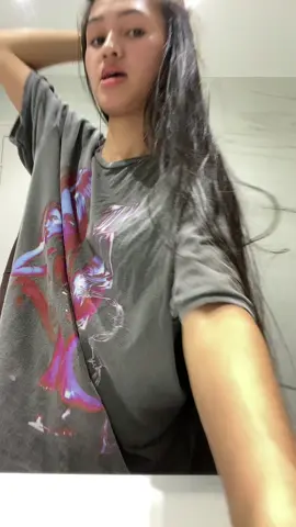 LMAO Why was that so on beat and btw why would I lie about stepping my own hair. Do the math.. flipping my hair forward will cost me to step on it. 😩