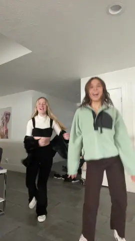 we r to cute.  #newhair #dances #alo #aloyoga #freepeople #freepoeple #grwm #grwms #transformation #dancer #BestFriends #newdances #utahgirl #utahgirl #zara #zarajeans #fit #fitcheck 