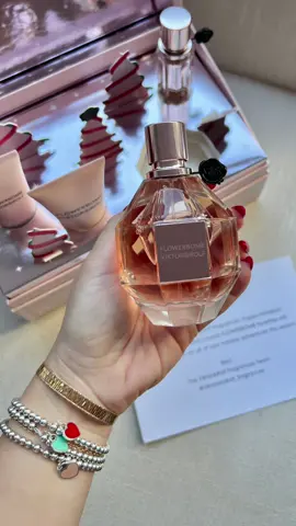 thank you @viktorandrolffragrances 🌸🤍✨ #gifted #prunboxing #unboxing #viktorandrolffragrances #viktorandrolfperfume #nyc #nycinfluencer #nyccreator 